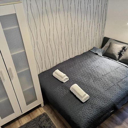 Central Home Apartment In The City Center Eger Bagian luar foto