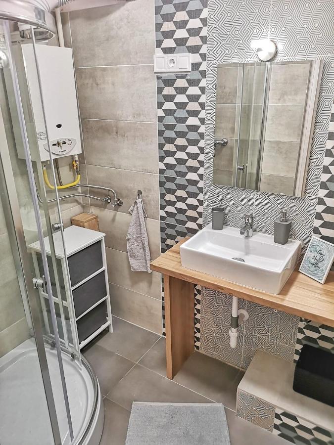 Central Home Apartment In The City Center Eger Bagian luar foto