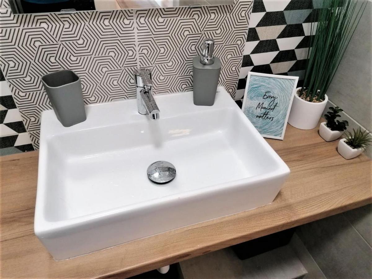 Central Home Apartment In The City Center Eger Bagian luar foto