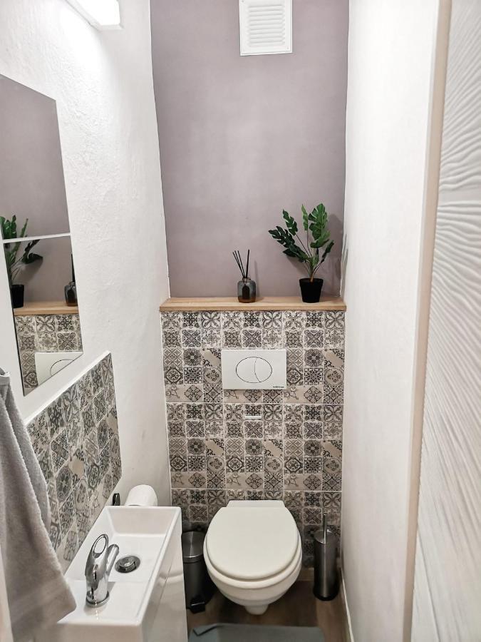 Central Home Apartment In The City Center Eger Bagian luar foto