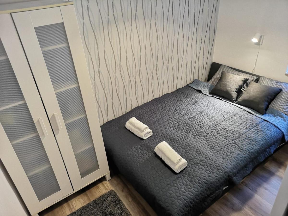 Central Home Apartment In The City Center Eger Bagian luar foto