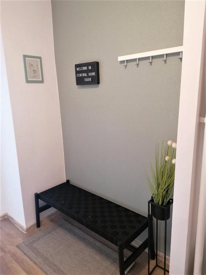 Central Home Apartment In The City Center Eger Bagian luar foto