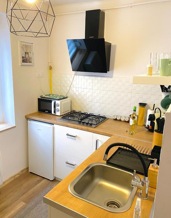 Central Home Apartment In The City Center Eger Bagian luar foto
