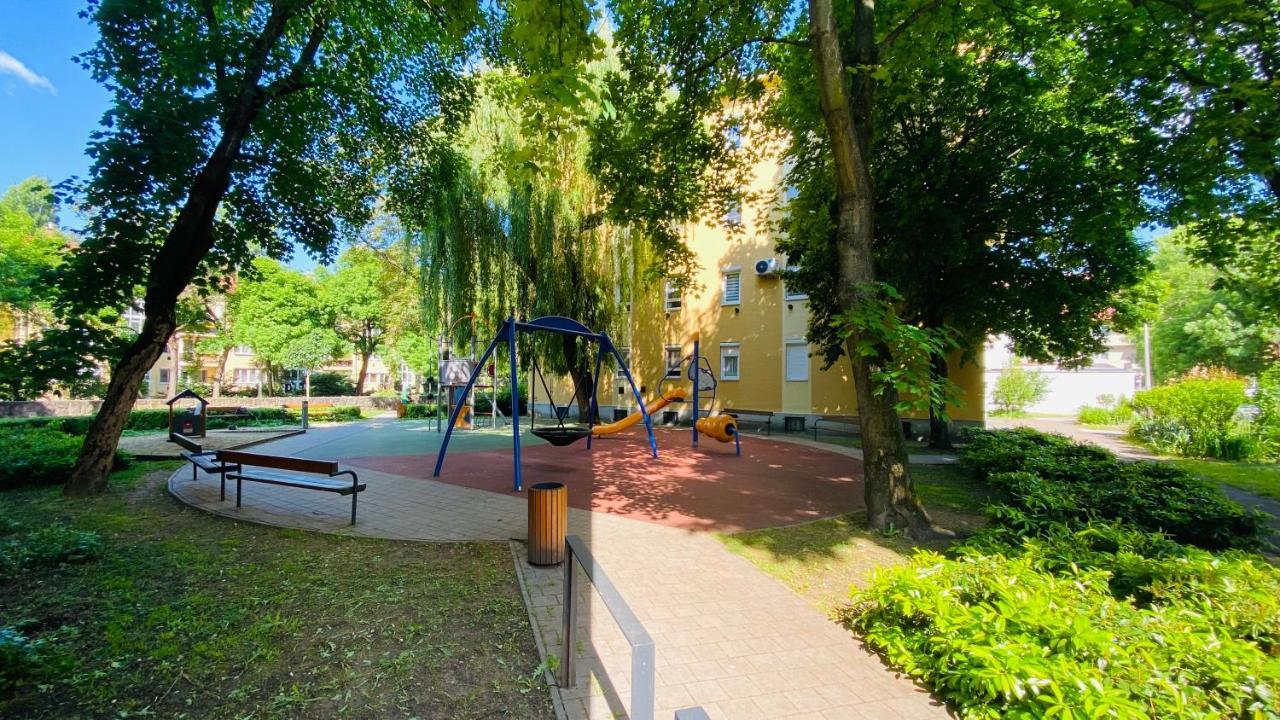 Central Home Apartment In The City Center Eger Bagian luar foto