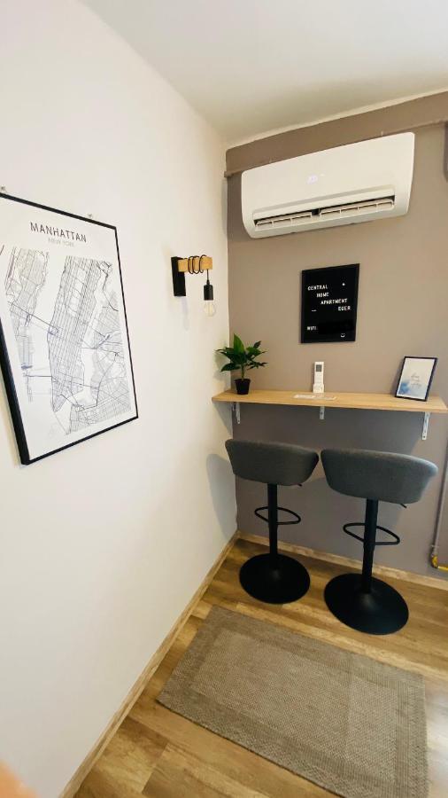 Central Home Apartment In The City Center Eger Bagian luar foto