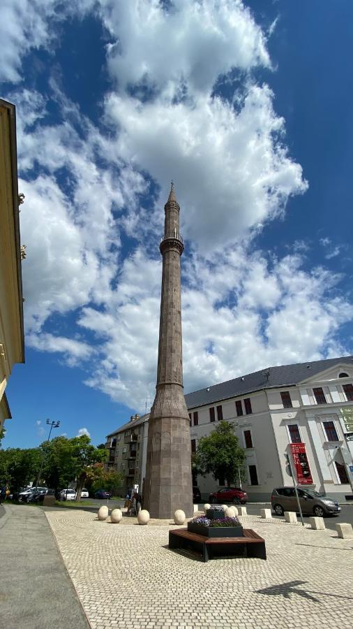 Central Home Apartment In The City Center Eger Bagian luar foto